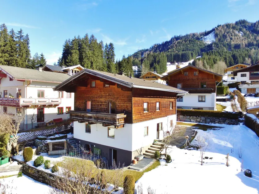 Charming Apartment in Bramberg am Wildkogel with Garden - Image 1