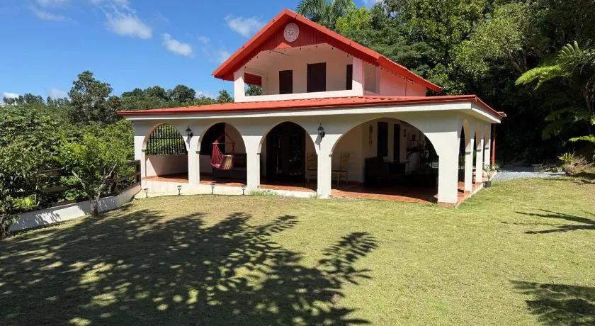 Escape to a Mountain Hideaway w- Jacuzzi & Scenic Views in Cayey - Image 1