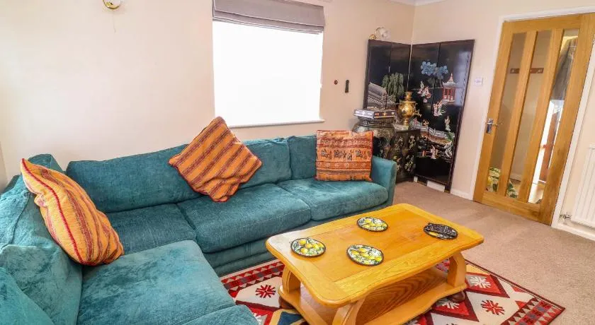 5 Overstone Drive - Image 1