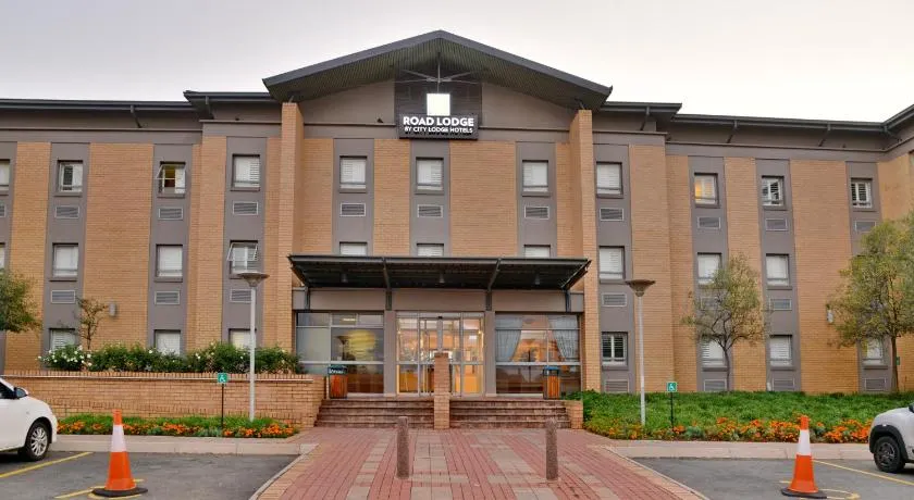 Road Lodge Southgate - Image 1