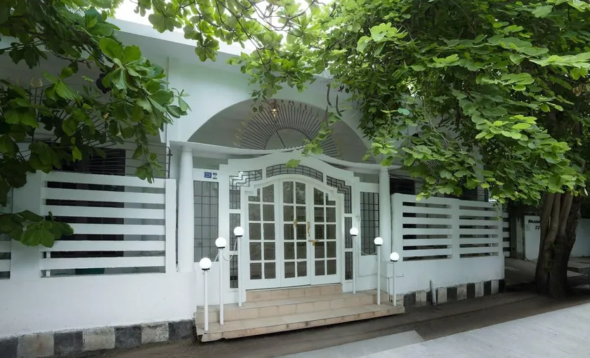 7th Heaven Villa in White Town - Image 1