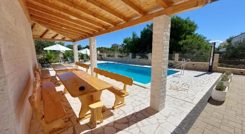 Pranjic Delux Guest House - Image 1