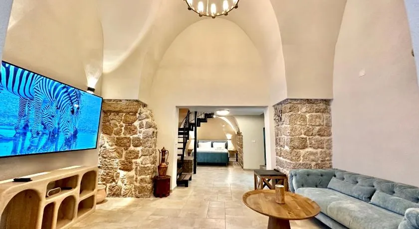 Knight House Akko - Image 1