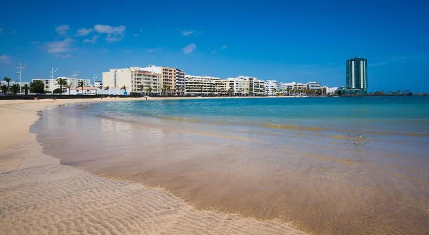 Vivienda en Arrecife de 4 habitaciones - Image 1
