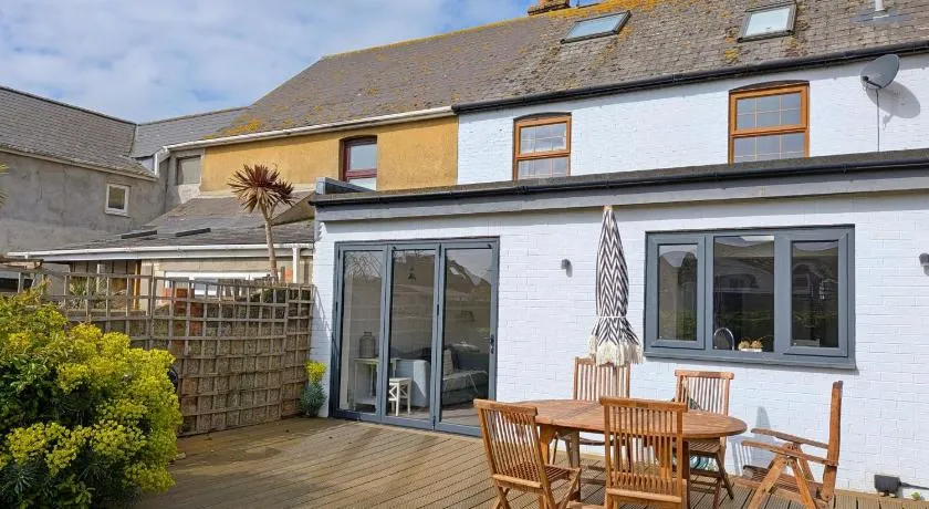 Sherkin -Wittering - 3 minute walk to the beach - Image 1