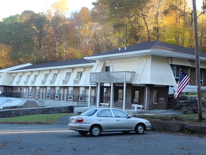 Passport Inn and Suites - Middletown - Image 1