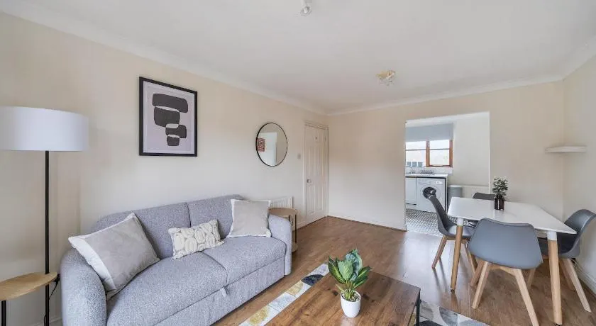 Oxford 2 Bed Apartment inc Parking & Balcony - Pass the Keys - Image 1