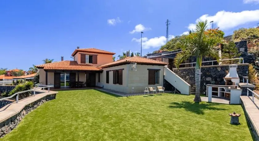 Villa con vistas al Teide en el norte de Tenerife - Image 1