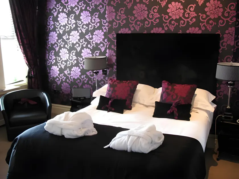 The Townhouse Hotel - Image 1