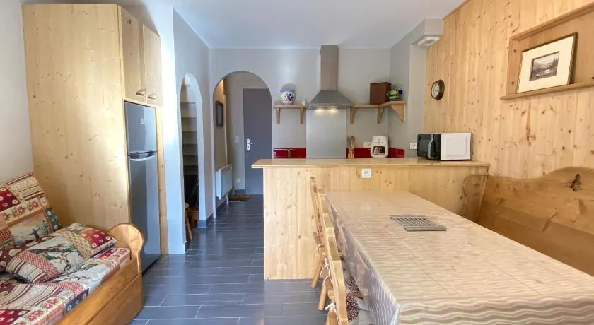 Joli chalet 60m2 proche du centre. parking. balcon - Image 1