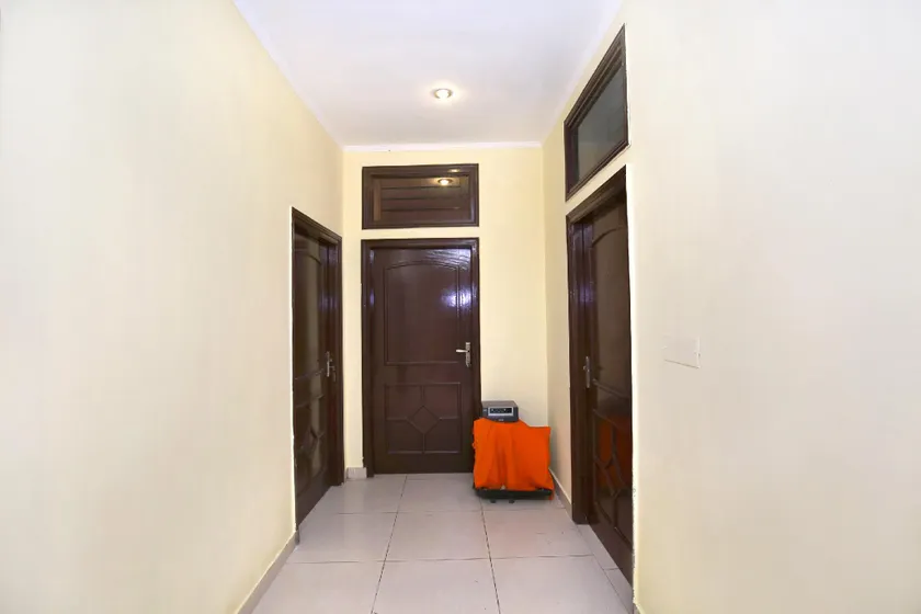 OYO Royal Guest House - Image 1