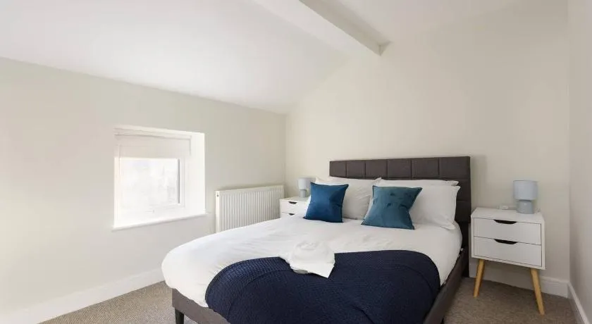Perfect 3 Bedroom Accommodation for Contractors! - Image 1