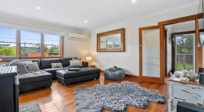 Beach Holiday Home-Close to Airport-3 Bed & 2 Bath - Image 1