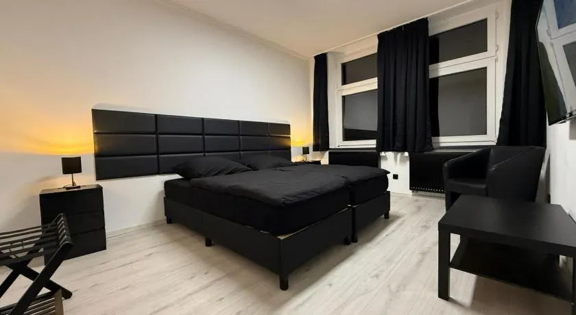 Freshly renovated City Apartments Essen KITCHEN WIFI near Düsseldorf Airport - Image 1