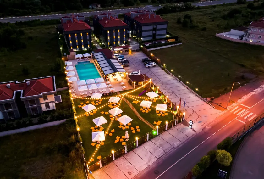 Uçar Royal Otel - Image 1