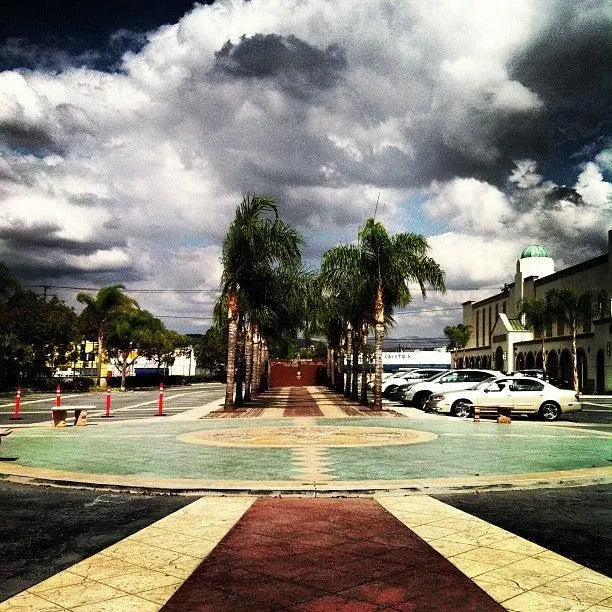 3 Miles from Beverly Hills and Downtown LA - Image 1