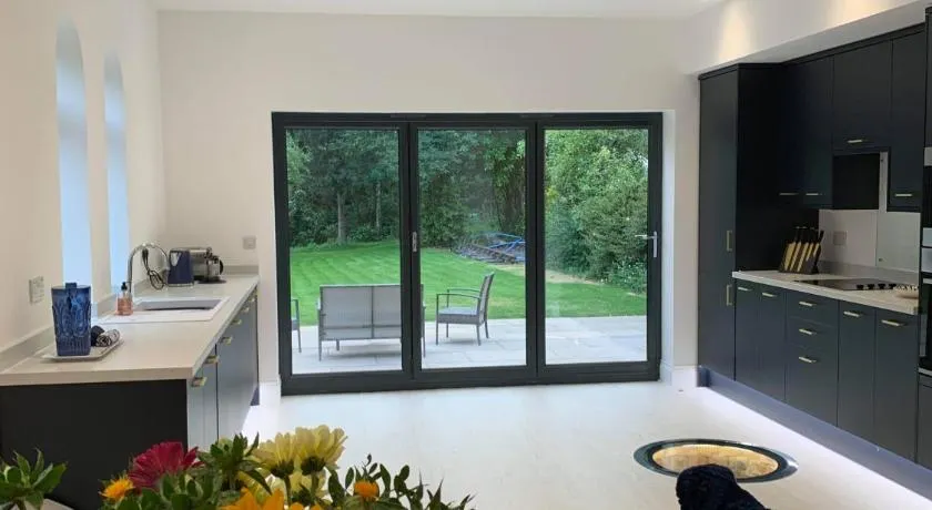 Crossing Cottage Sleeps 6 Parking, Family & Contractors Newark - Image 1