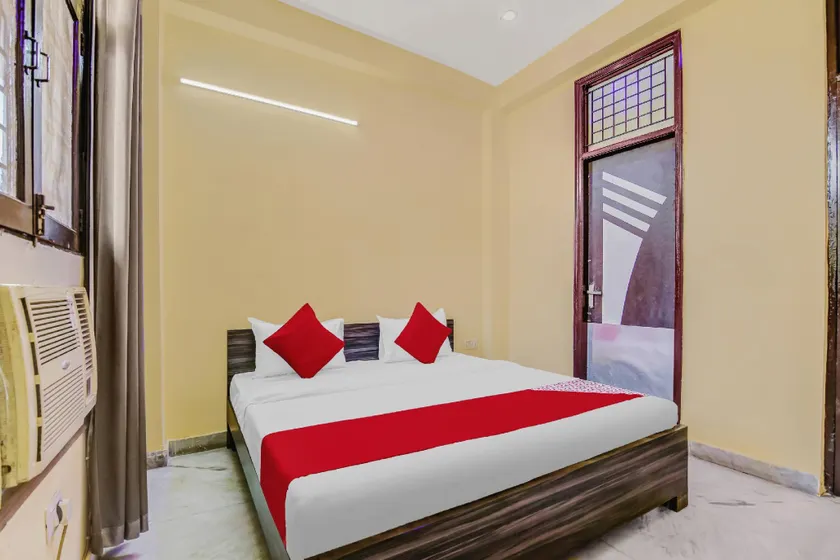 OYO Flagship 83807 Krishna Palace - Image 1