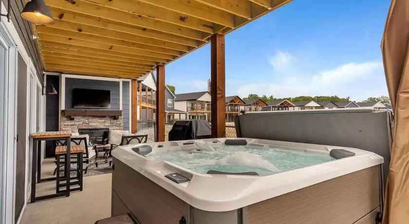Ferienhaus mit Whirlpool, Pool und Grill | Seeblick - Image 1