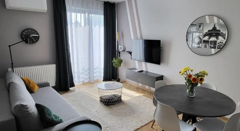 Dotis Apartman Tata - Image 1