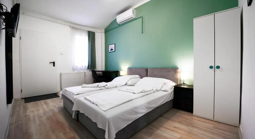 Chesscom Guesthouse - Image 1