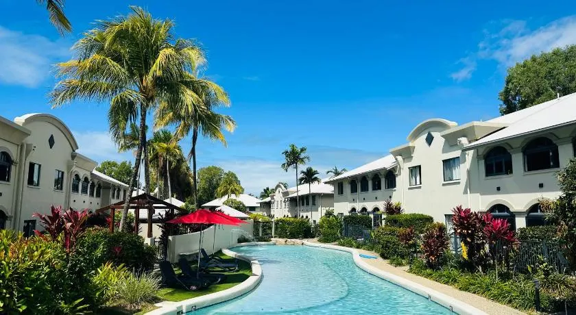 Apartment in Palm Cove - Image 1