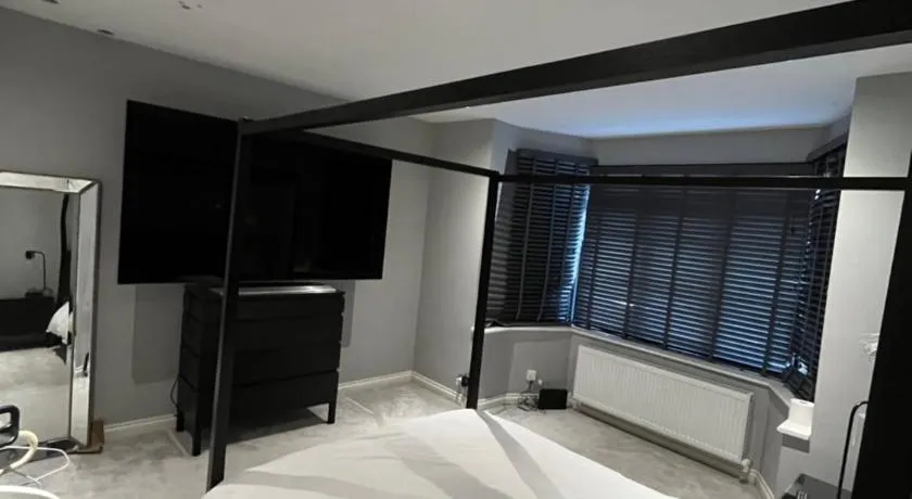 affordable rooms in modern home - Image 1