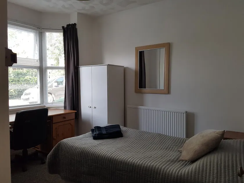 Three Bedroom House near Centre Free WiFi/Parking - Image 1
