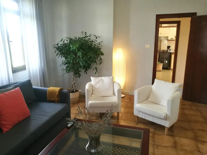Cozy House with Garden - Image 1