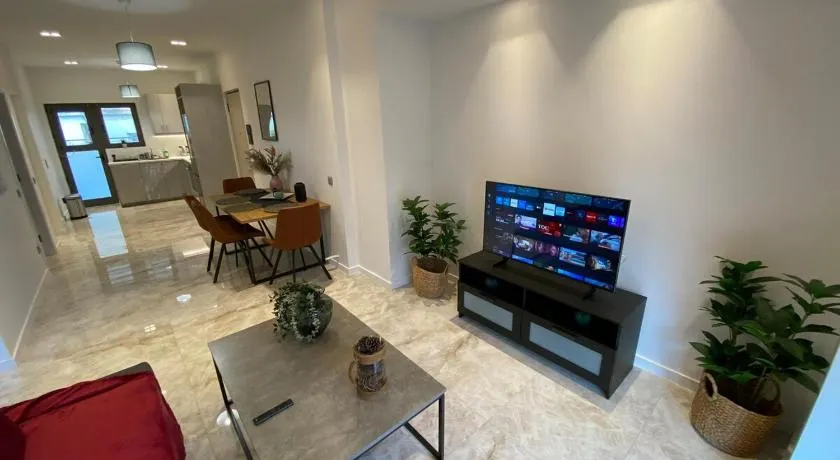 Holy 2 Bedrooms Apartment in Marousi - Image 1