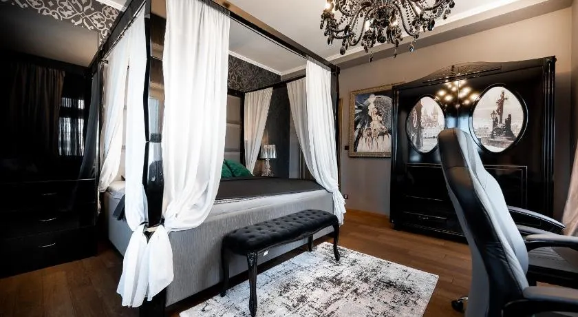 Premium Apt Kosice Center 3 Room 150m2 Hlavna Ulica - Image 1