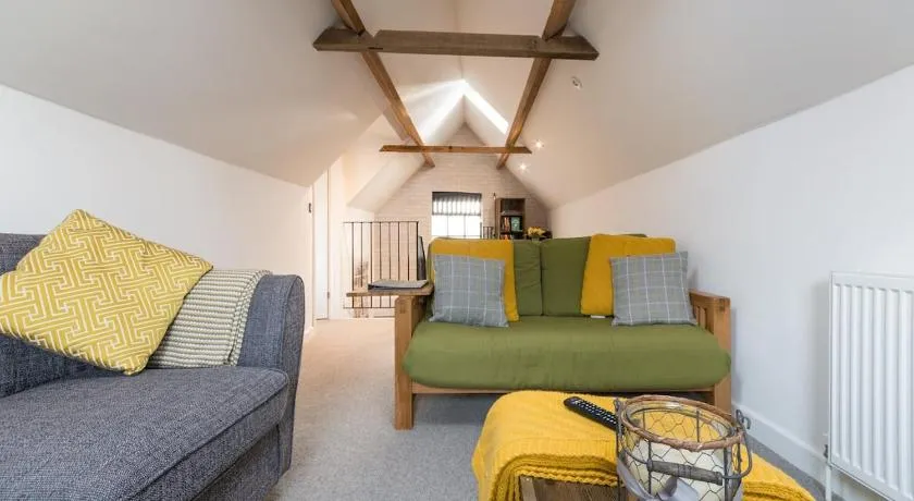 Beautiful Coach House - Image 1