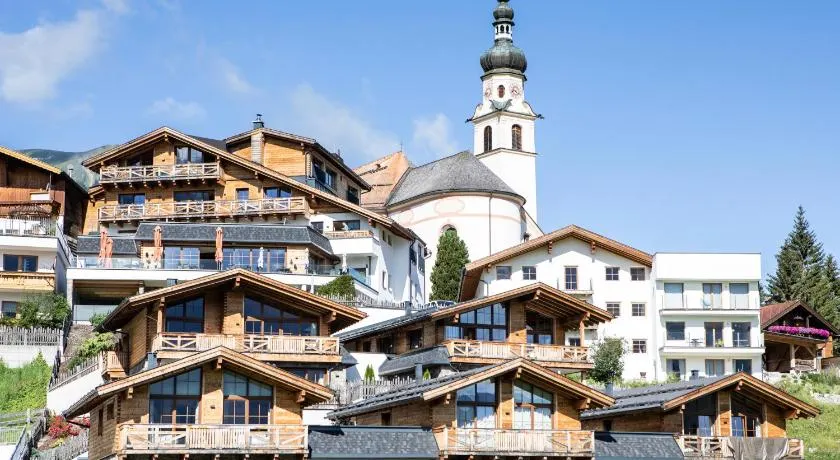 PUR Suites & Chalets - Image 1