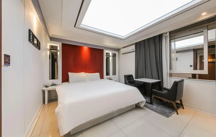 Gwangju Bentley Business Hotel - Image 1