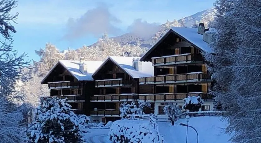 Les Mayens de l'Ours - At the foot of Piste de l'Ours' slope! - Image 1