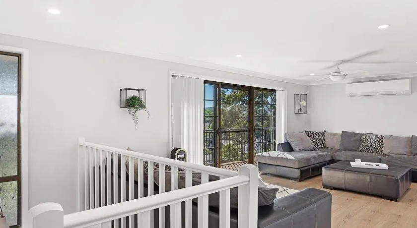 Amaroo Cres No 20 Fingal Bay Holiday Home - Image 1