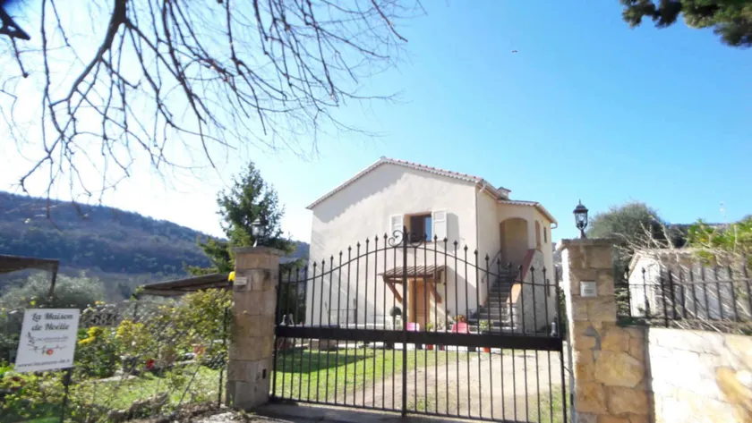 Agréable appartement entièrement équipé avec jardin, barbecue et terrasse | Vue montagne | Avec animaux autorisés - Image 1