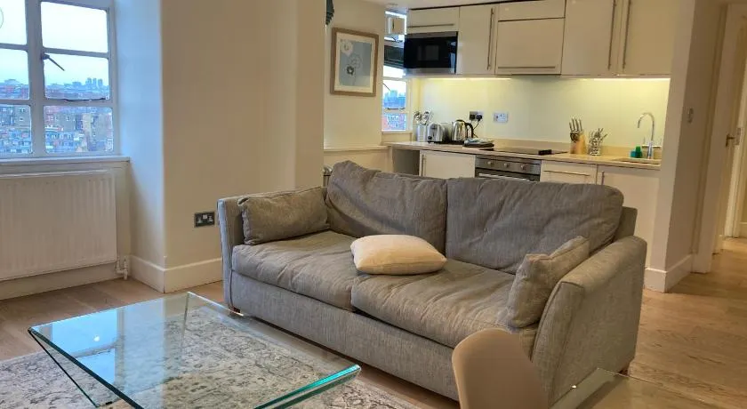 NELL GWYNN HOUSE - Large, Sleek One Bedroom Apartment, Sloane Square, London - Image 1