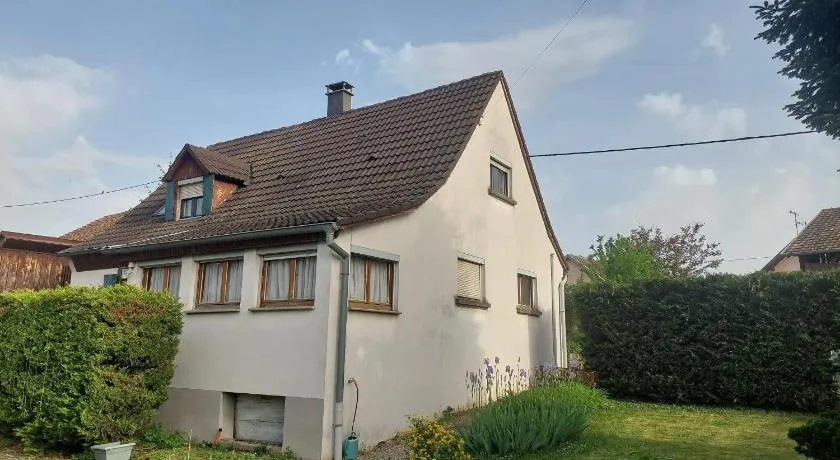 Maison spacieuse à Sainte-Croix-en-Plaine avec jardin - Image 1