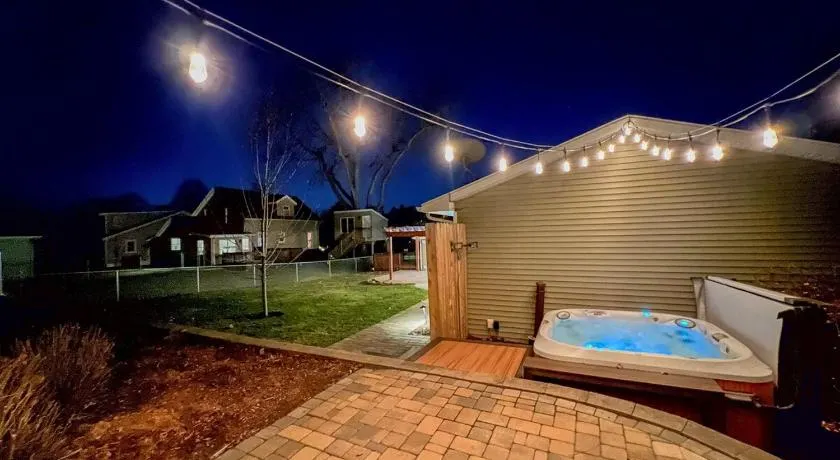 3Bed 2Bath Outdoor Oasis, Fenced Yard, HOT TUB! - Image 1
