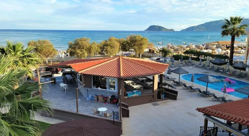 Jannos Beach hotel - Image 1