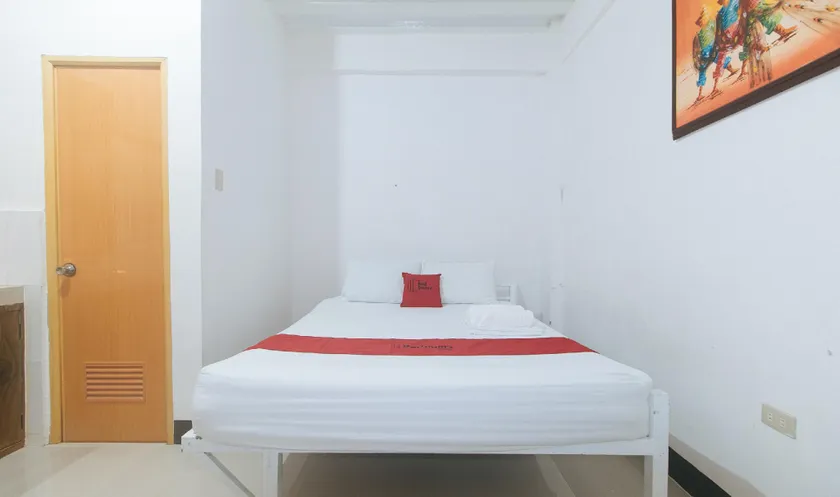 RedDoorz at Wyns Hotel - Image 1