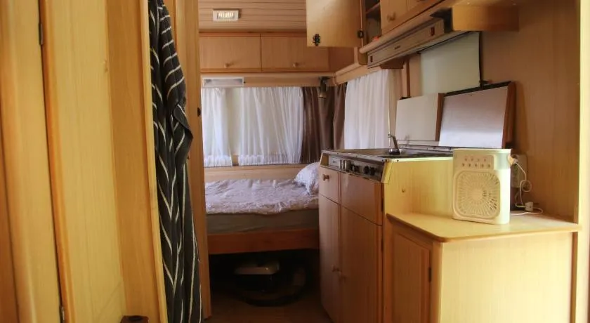 Full-Service Caravan - Image 1