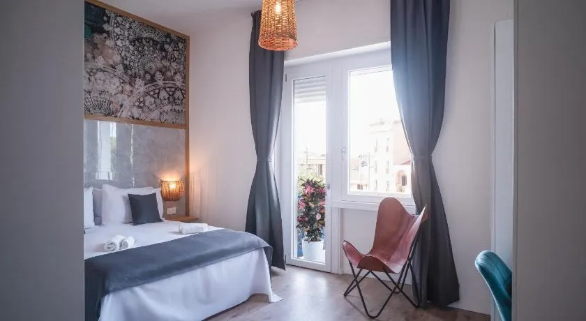 New Elegance Suites Guesthouse - Image 1