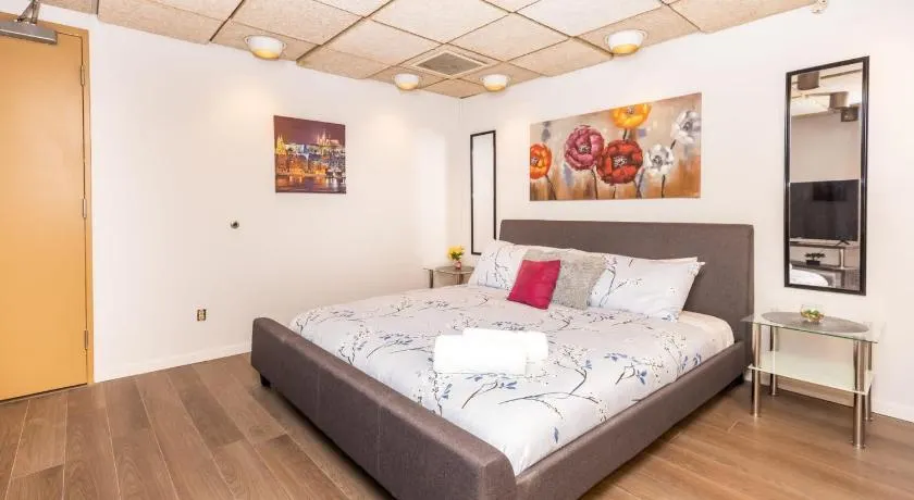 Pet Friendly Studio in Chinatown - Image 1