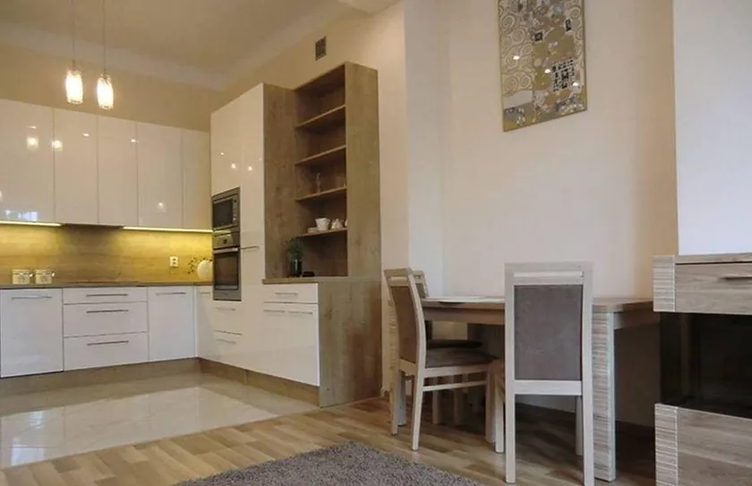 Apartment Near Downtown, Old Town | Superfast WiFi - Image 1