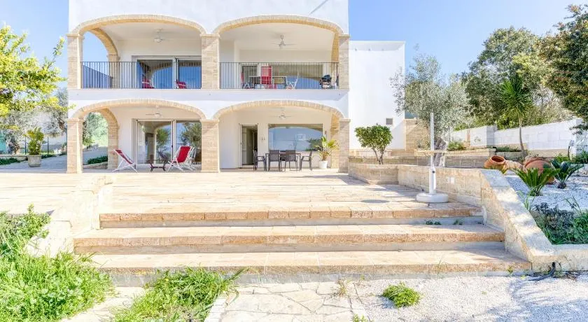 Appartement avec piscine, jardin et barbecue | Vue jardin - Image 1