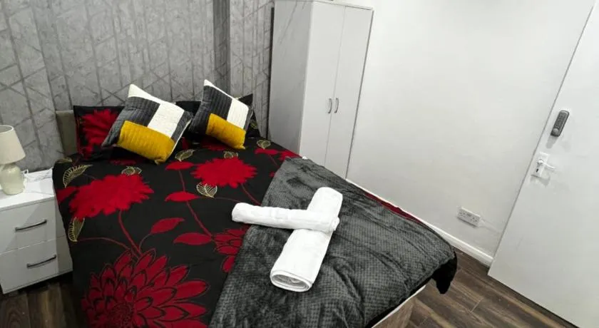 Good priced Accommodation in Sherperds bush - Image 1