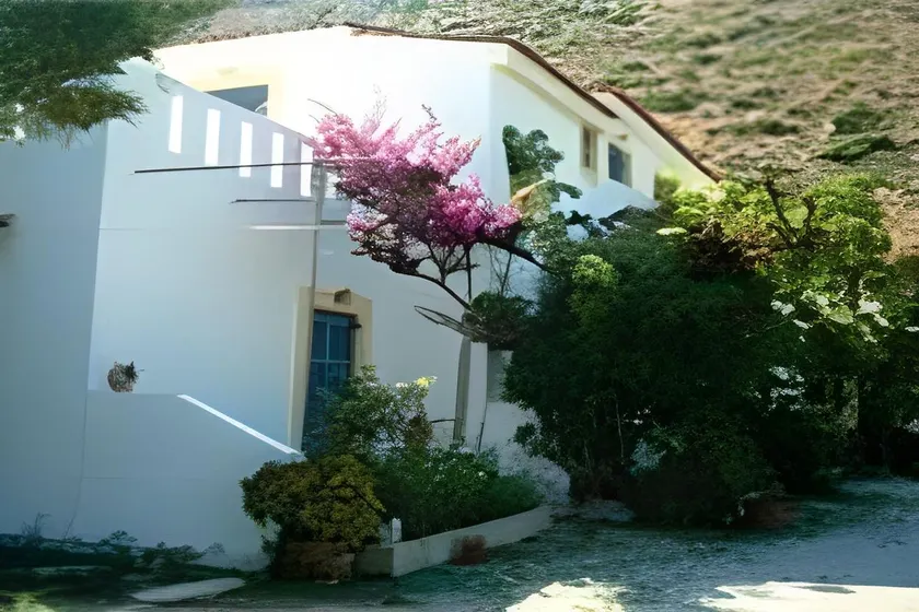 Hotel Coral Matala - Image 1