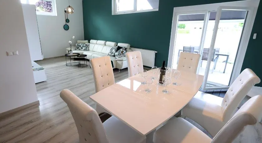 Exklusive FW mit 3 SZ und großer Terrasse - Image 1